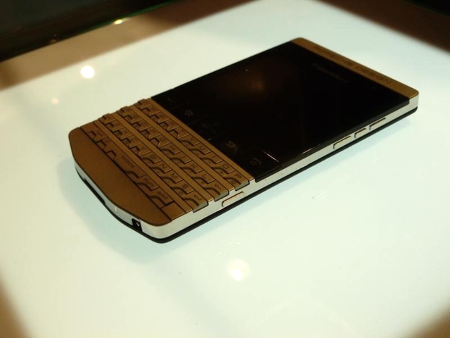 Fs: Blackberry Porsche Design P9981  Gold , Silver , Black Colors   2AA22222 , 2AAAAAA2 , 2AA22AAA